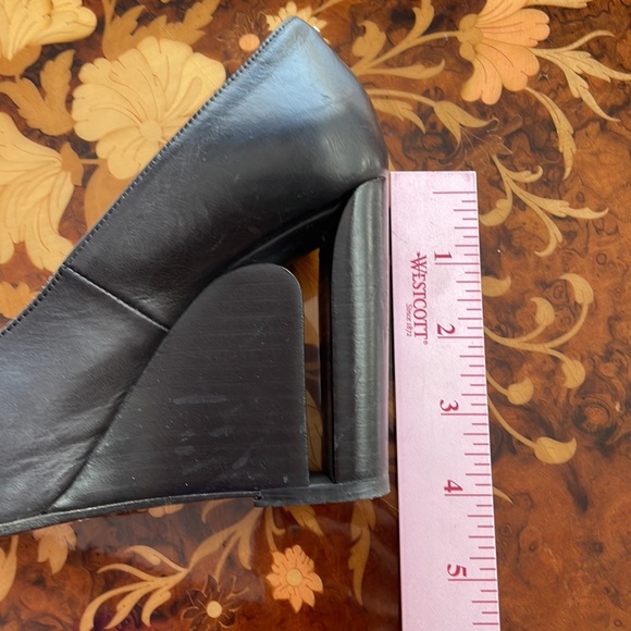 MAISON MARTIN MARGIELA sz 5.5/6 or 36 black wedge pumps cutout heel - Picture 6 of 9
